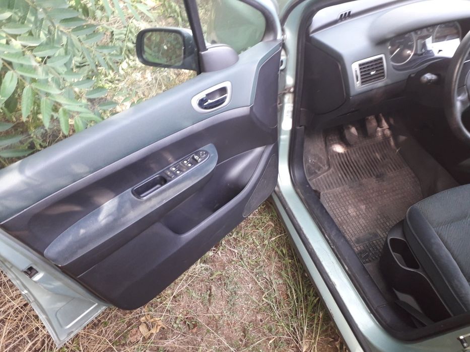 Пежо 307 sw 6+1 2.0 HDI 110 коня 2003 теглич панорама лебетка