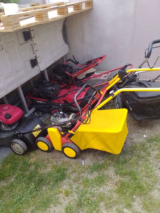 Vând mașina de tuns gazon