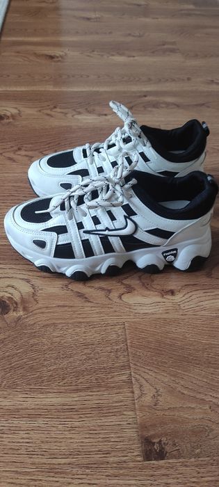 Кроссовки подростковые