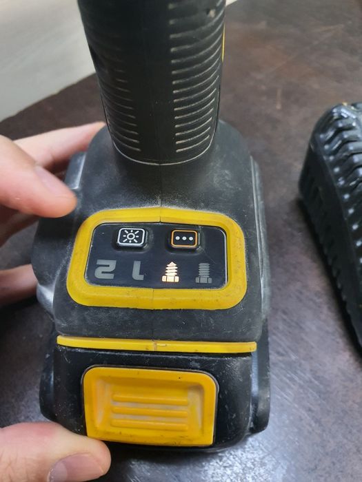 удърен гайковерт DeWalt DCF922n 18V оригинален!
