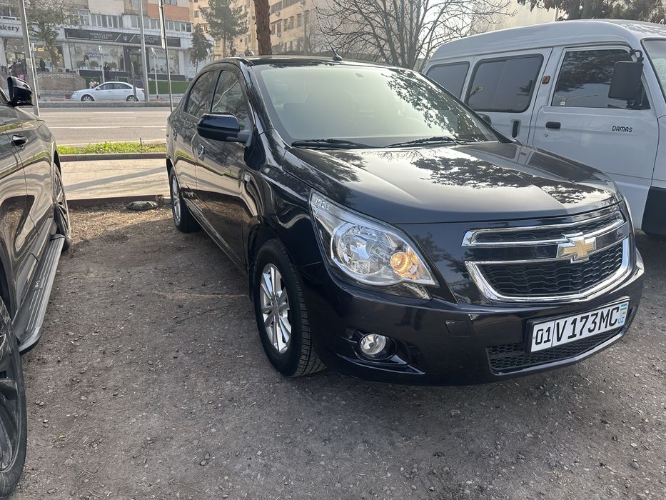 Cobalt sotiladi. 1 ta odam haydagan