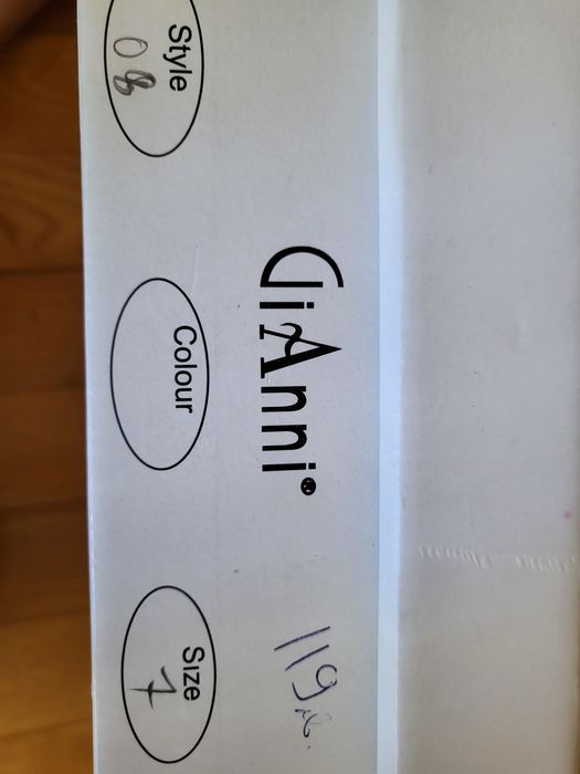 Дамски обувки номер 38 Gianni