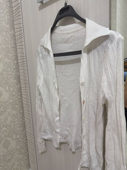 Ак кофта сатылады