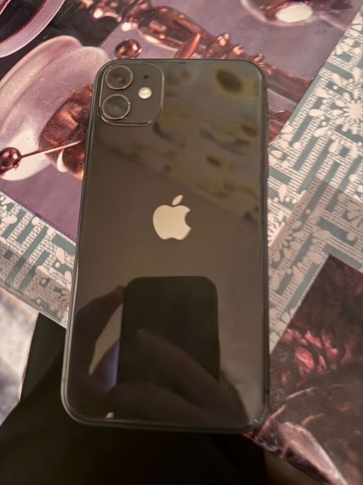 продаем 11 айфон,128гб,Акб79%