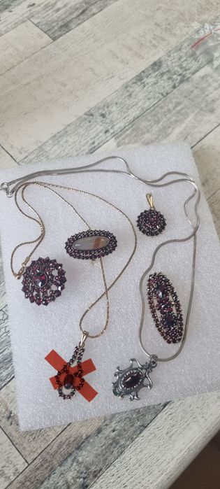Брошки, висулка, колие