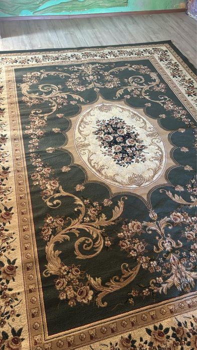 Ковер в отличном состояний