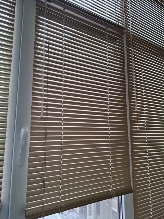 Жалюзи аллюминиевые в отличном состоянии.