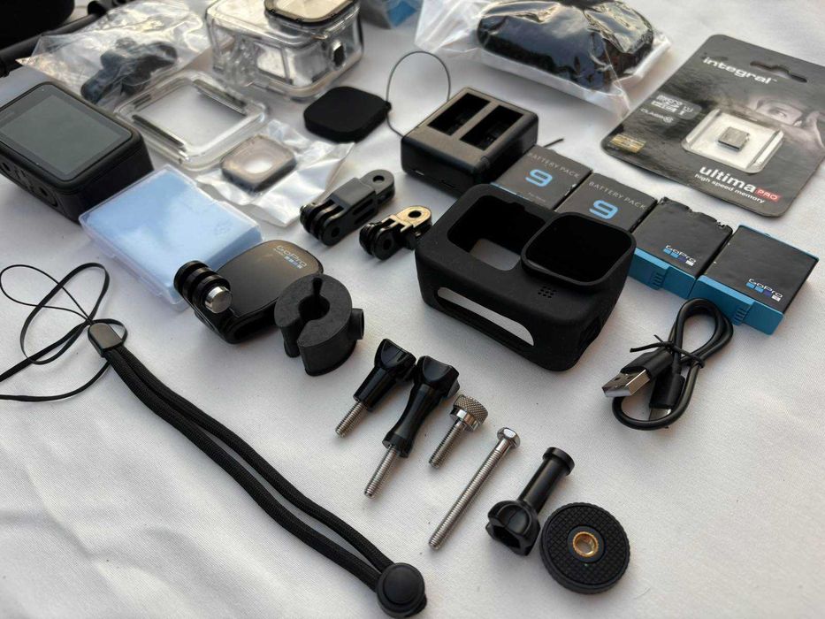 GoPro Hero 10 с много аксесоари