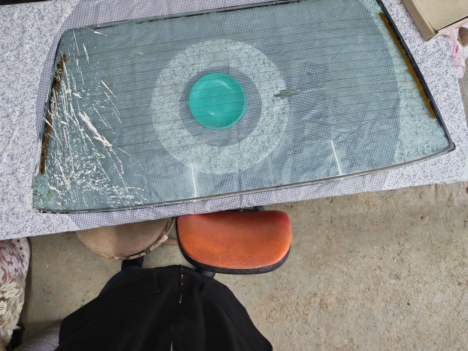 Лобовое задней стекло