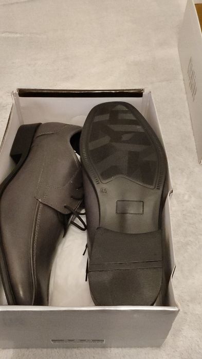Pantofi noi mărimea 45