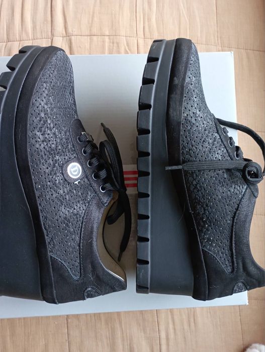 Черни кожени обувки