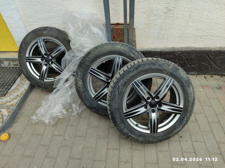 Продам диски в комплекте с резиной- шипы