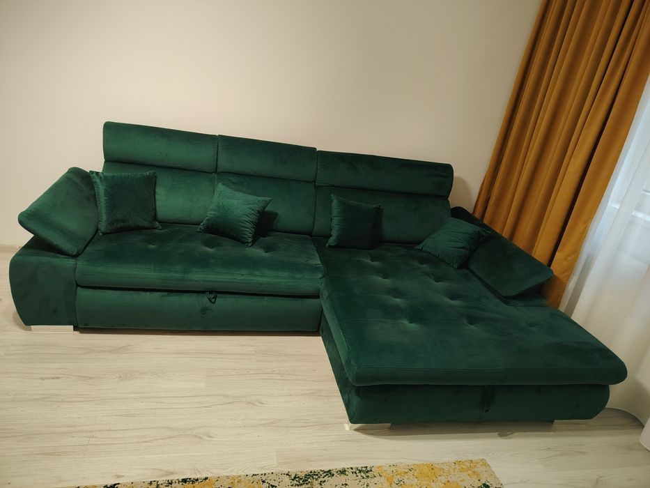 Canapea extensibila, lungime 2.7 m lungime, 1.40 latine(extinsa) 2000 de lei. 0731475476