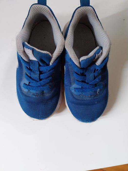 Продавам детски маратонки Nike