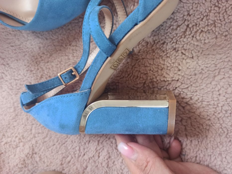 Pantofi noi Nr 38, 40