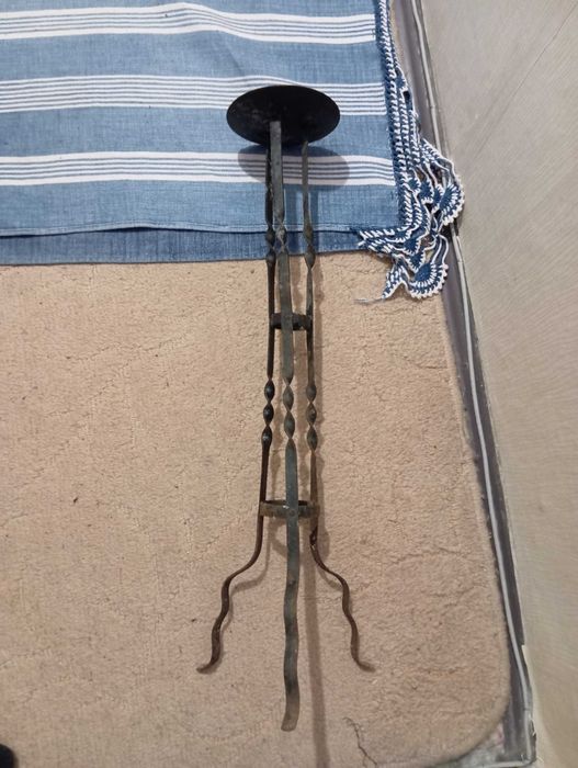 Старинен кован свещник от СОЦА