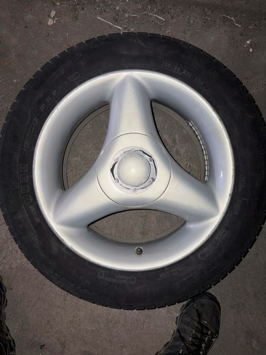 Алуминиеви джанти със гуми