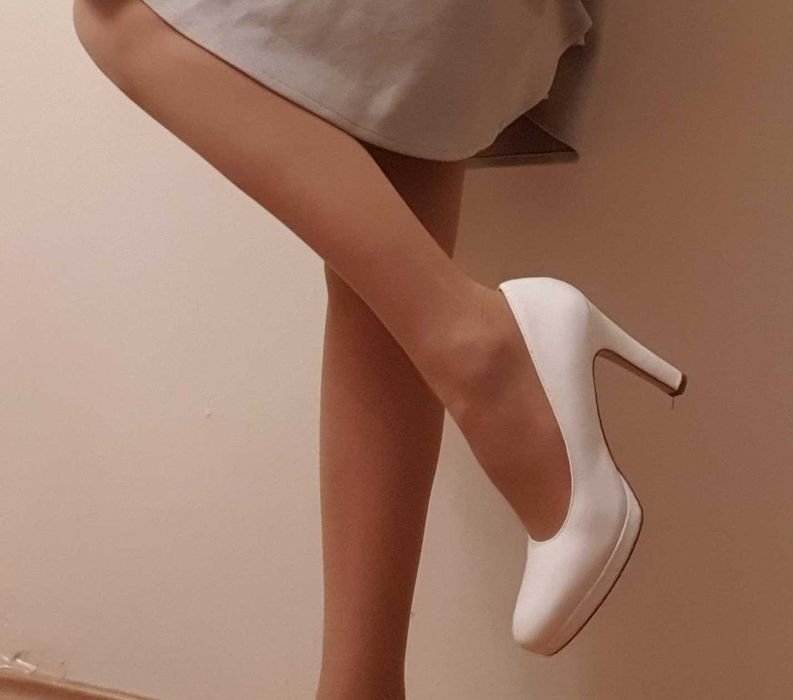 Обувки дамски бели