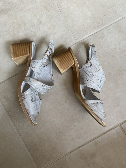 Бели дамски сандали от естествена кожа 39