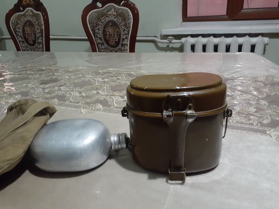 Котелок и фляшка