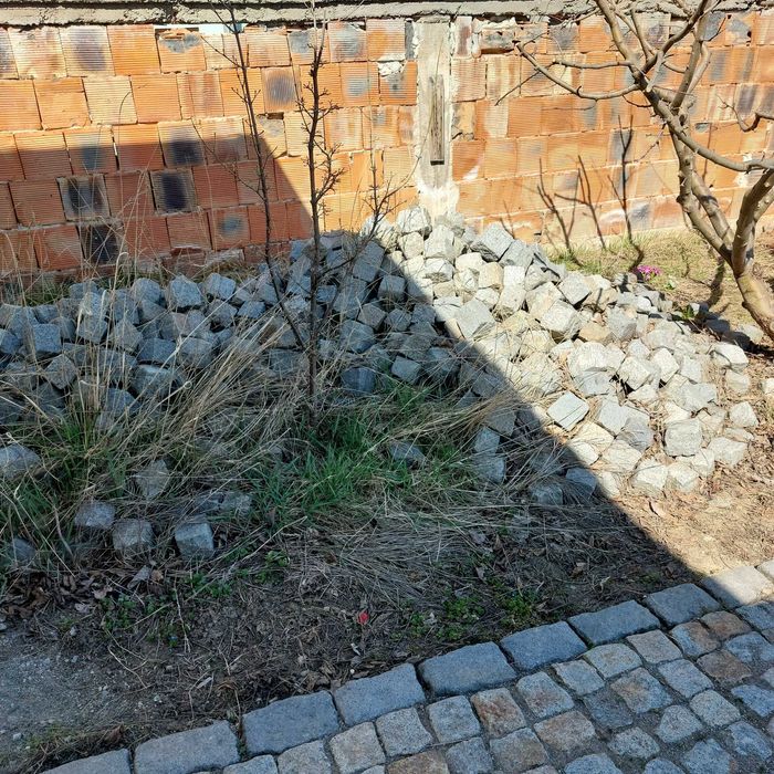 Гранитни павета и бордюри