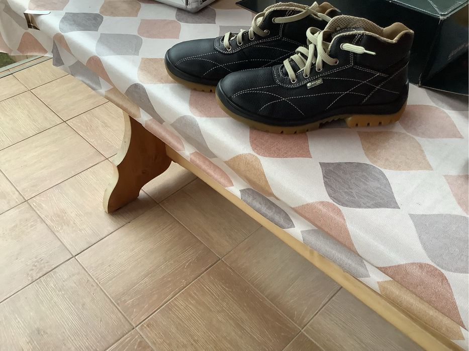 Vind papuci/ bocanci Sixton