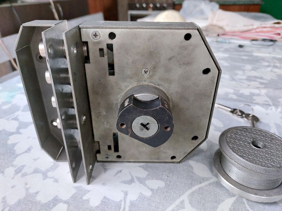 Замок для гаража, дачи и т/д