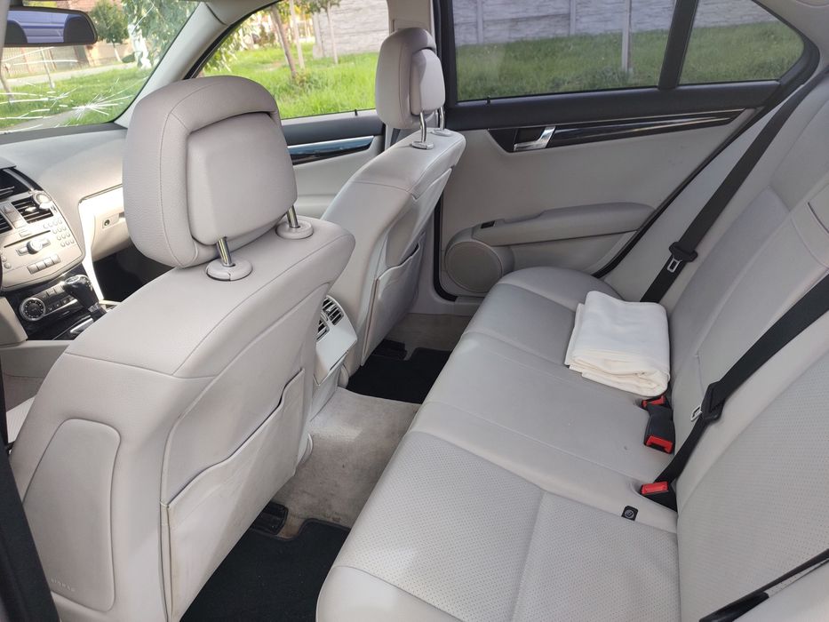 Vând Mercedes Benz  c class 220            
