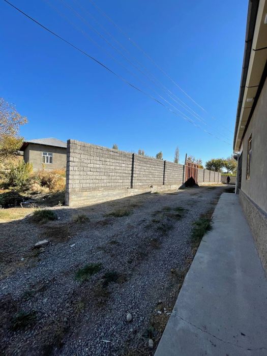 Dacha sotiladi, shaxardan 20 km, Parkent tumaniga qarashli .