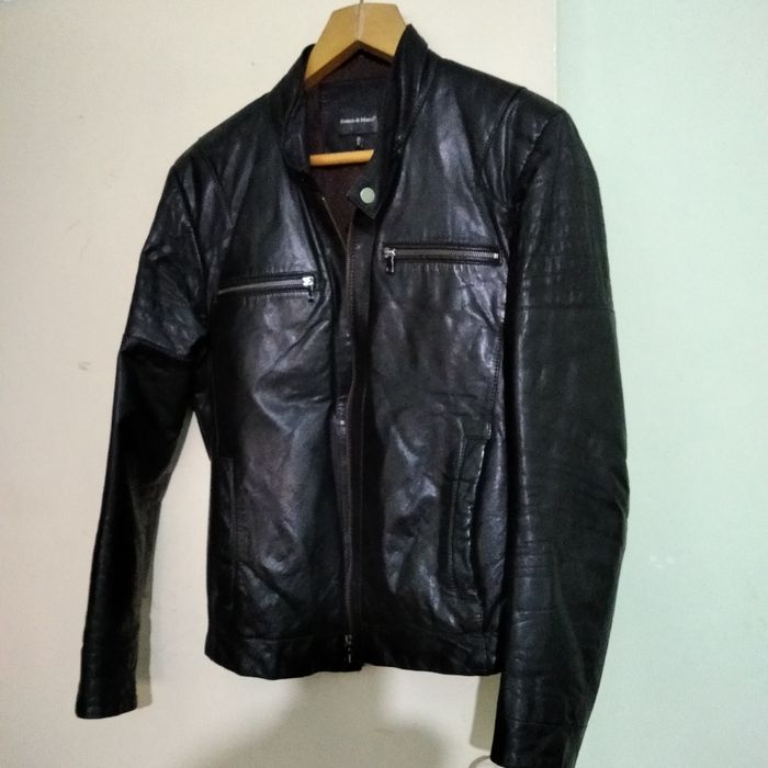 Продам кожаные куртки .