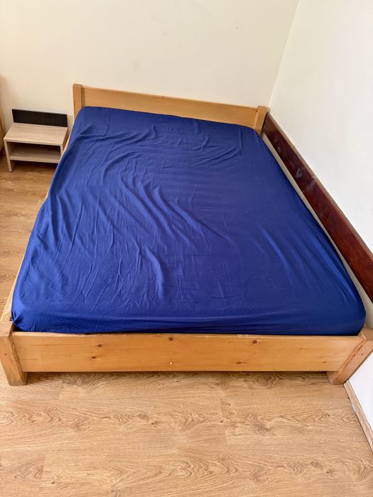 Vând pat lemn masiv , fotoliu si canapea