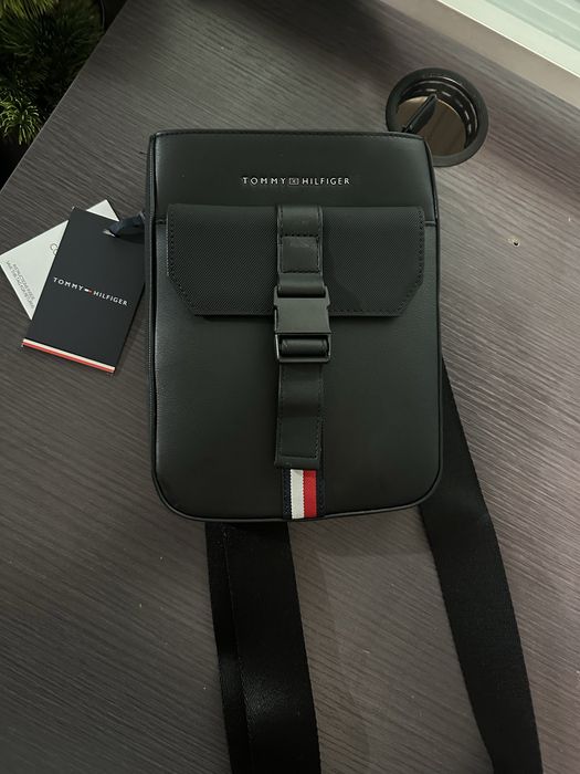 Чантичка на tommy hilfiger