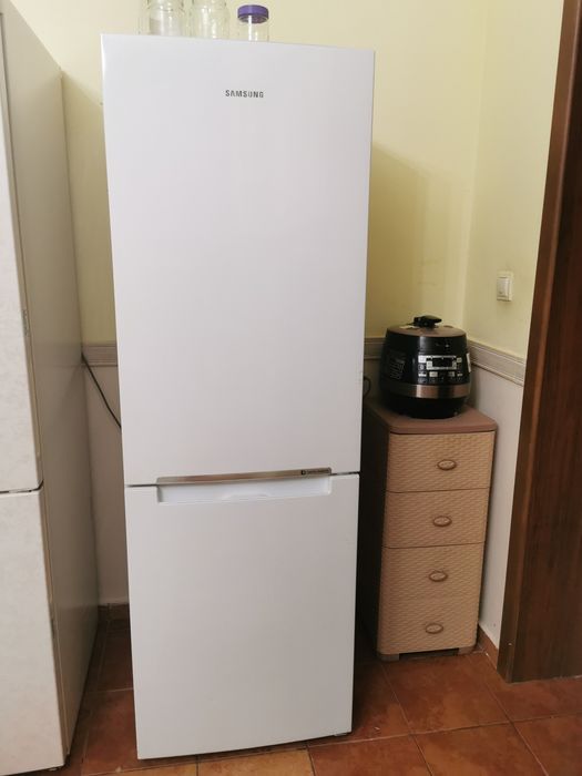 Холодильник Самсунг сатылады, состояниесі өте жақсы, 11-ақ ай қолданыл