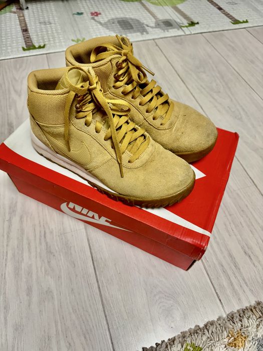 Nike Hoodlang suede маратонки