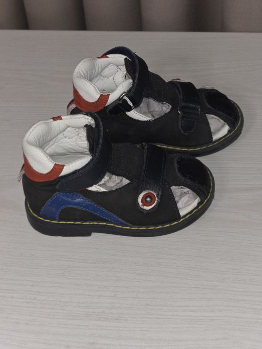 Продам обувь на 2 года