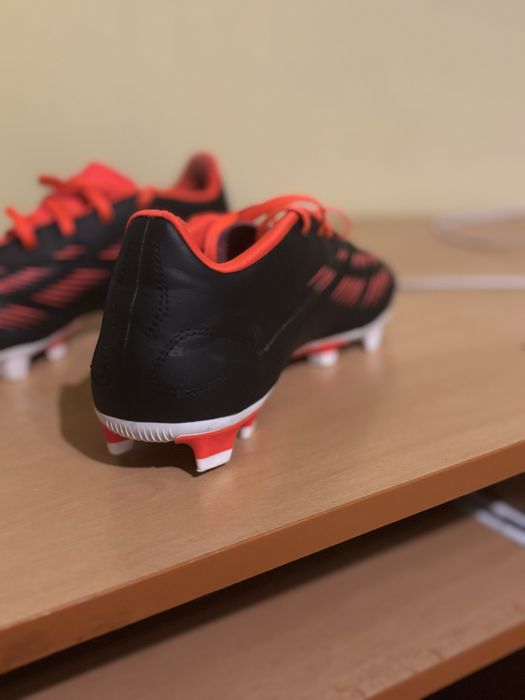 Бутонки Nike и Adidas