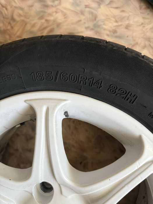 Продам резину в комплекте с дисками