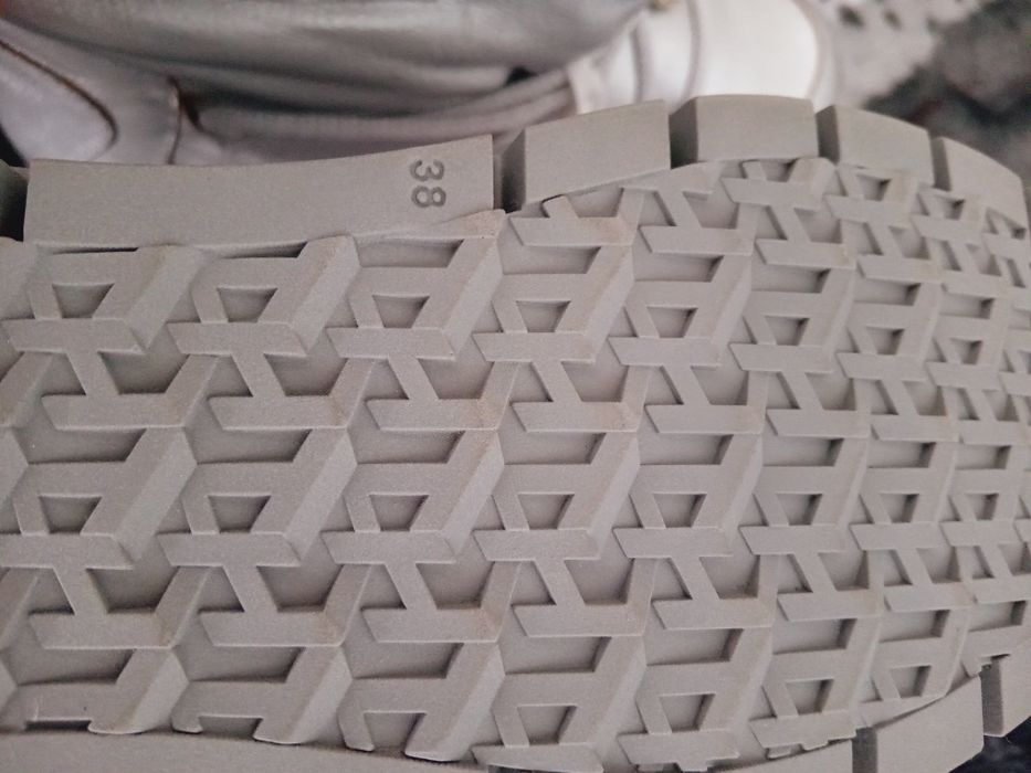 Tommy Hilfiger N37-38  апрески