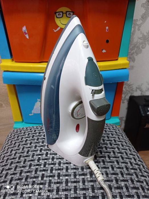 Продам отличный утюг binatone