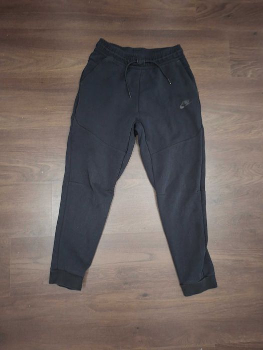 Оригинално долнище Nike Tech Fleece