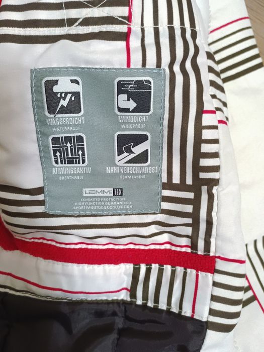 Фирменная куртка на весну