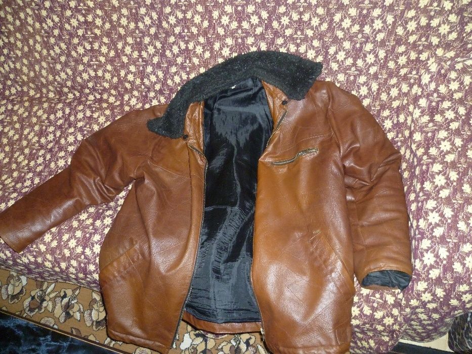 Шушлеково яке зимно продавам с две вълнени блузи и палто чисто и яке я