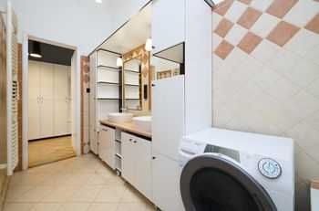 Продава се Тристаен апартамент в София, Манастирски ливади - 112 кв.м за 893 €/кв.м - Снимка #2