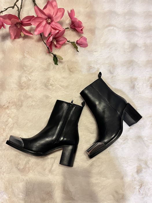 Ciocate/Cizme scurte cu botil metalic