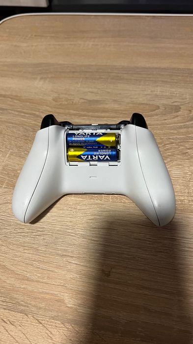 Vând consolă Xbox One S 1TB