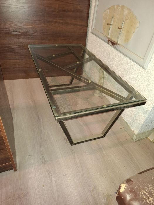 Продаётся журнальный столик стекло металл