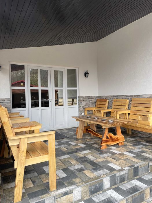 Bancă din lemn masiv cu masuta integrata, ideala pentru terasa/grădina