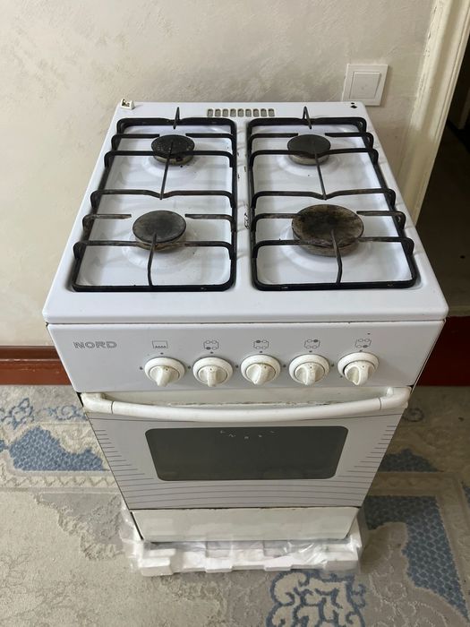 Газплита 4х комфортная в отличном состоянии в родном окрасе. :-)