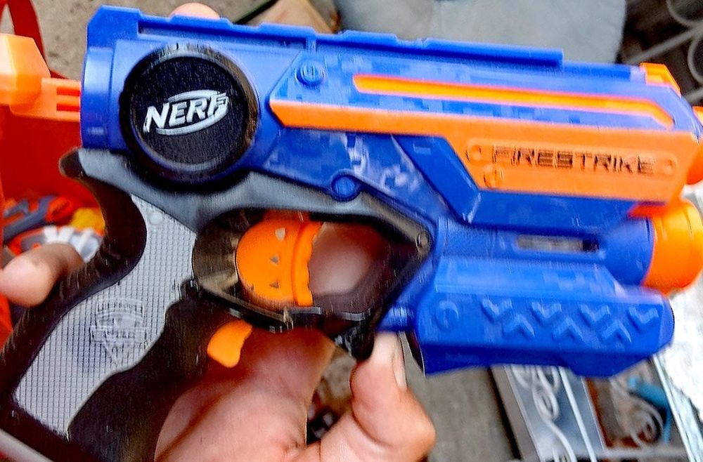 Комплект оригинални Nerf бластери + подарък амуниция!