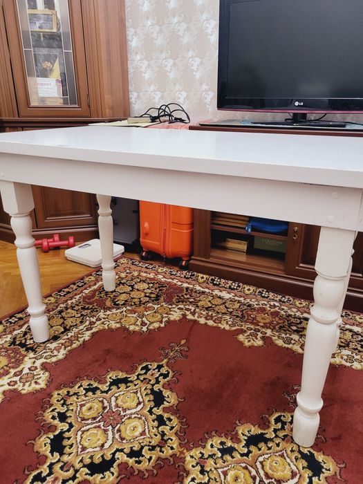 Продам белый стол